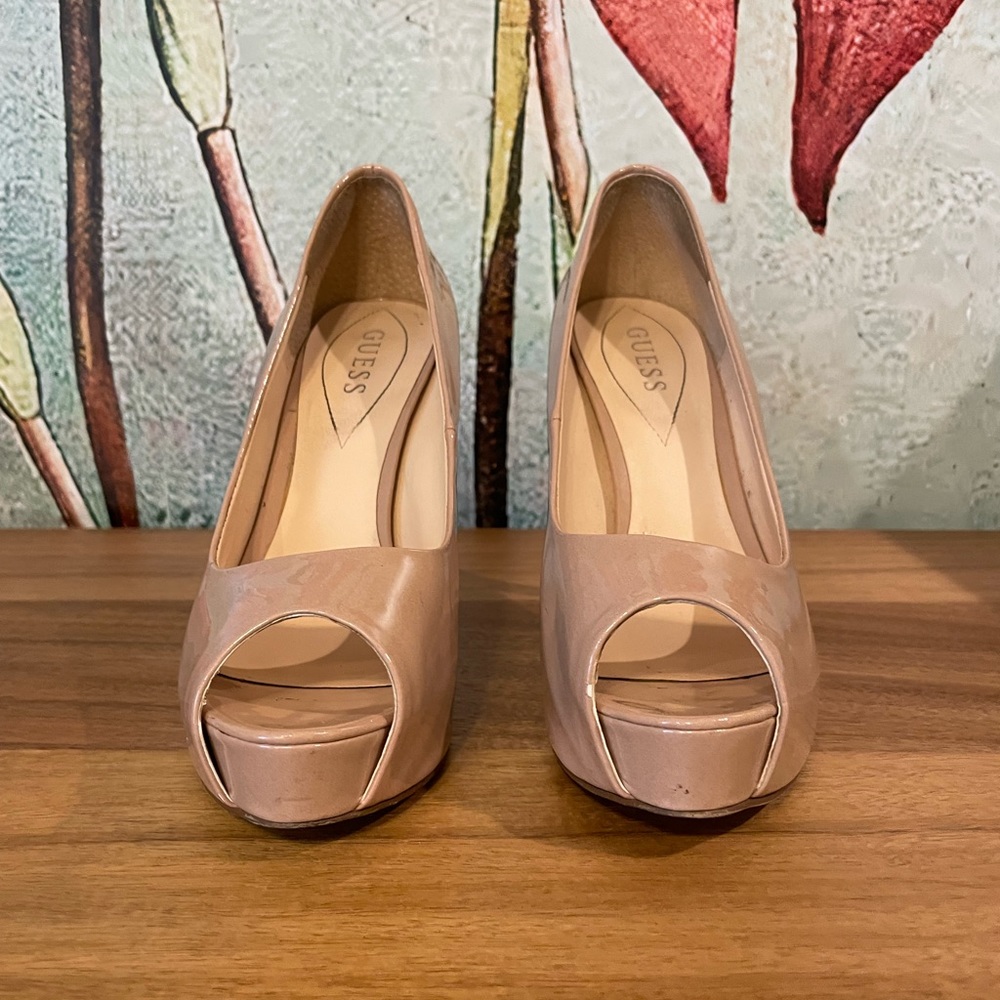 Nude patent leather peep toe heel